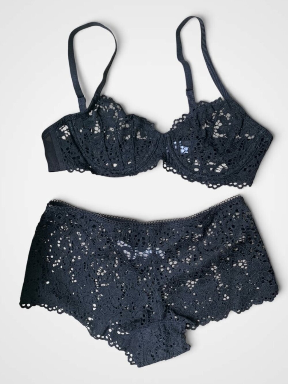 DKNY black lace bra and boy short panty set, Size 34A